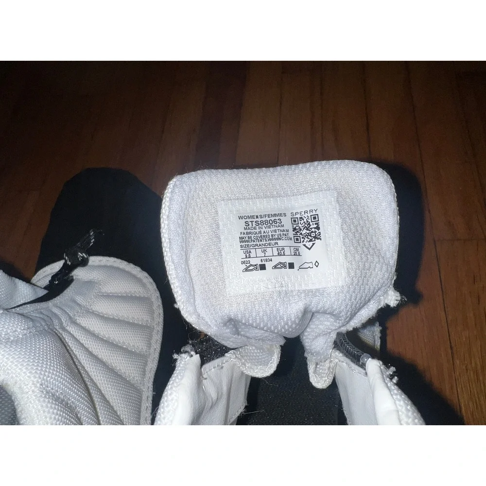 Sperry Torrent Duck Boot Women's 9.5 White Black Front Zip Quilted Boots